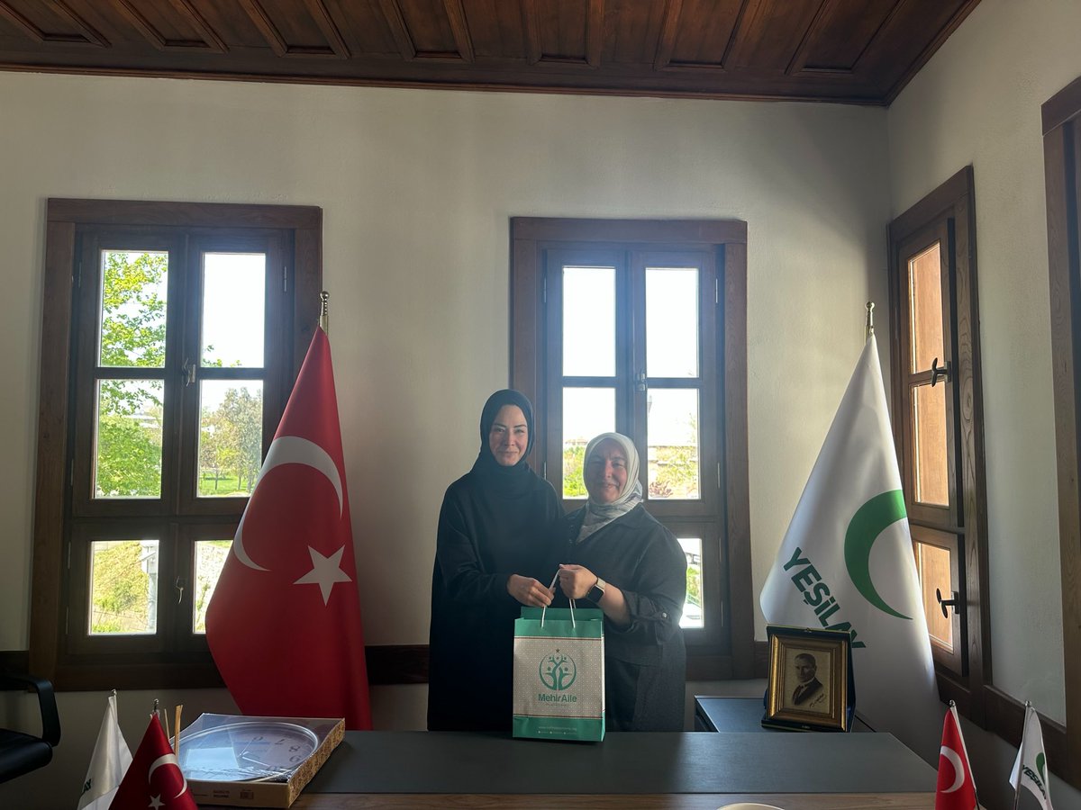 map_bursa's tweet photo. Bursa Mehir Aile Platformu olarak Yeşilay ile bir araya geldik. Bağımlılıkla mücadele, aile yapısının korunması ve gençlere yönelik yapılabilecek çalışmalar üzerine verimli bir görüşme gerçekleştirdik. Nazik ev sahiplikleri için teşekkür ederiz. https://t.co/wDH4sfe9ln