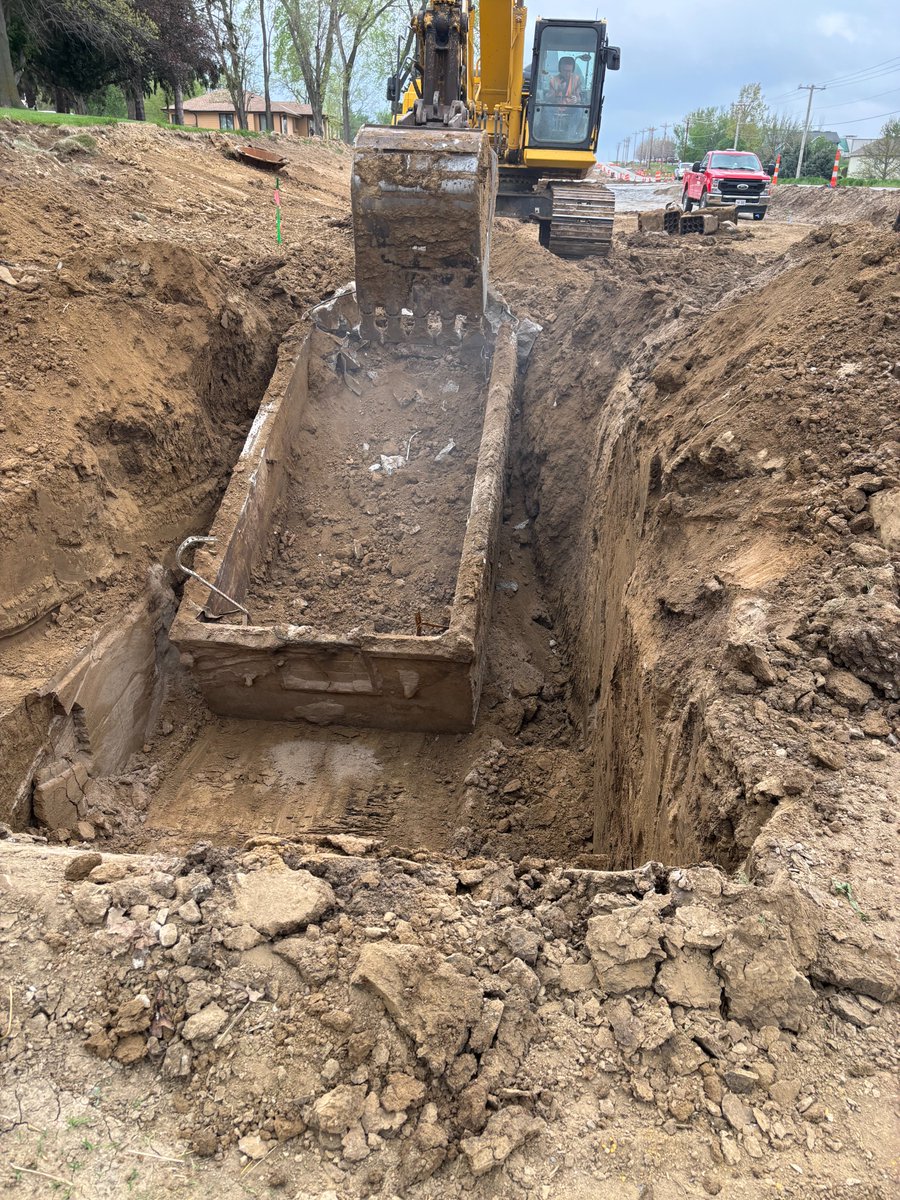 Bellevue36thSt's tweet photo. Hey Bellevue! Our crews are back at work for the season. Last week, they began removing existing utility vaults and installing new storm sewer pipe at the north end of the project. https://t.co/fpFhPDoNQB