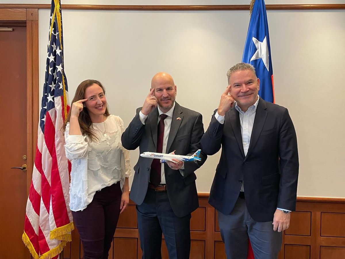 A través de su alianza con American Airlines, <a href="/VuelaJetSMART/">JetSMART</a> contribuye a conectar Chile con Estados Unidos, facilitando el turismo y los negocios, y manteniendo tarifas aéreas accesibles. Además, JetSMART celebró recientemente la incorporación de su avión número 50 a la flota,