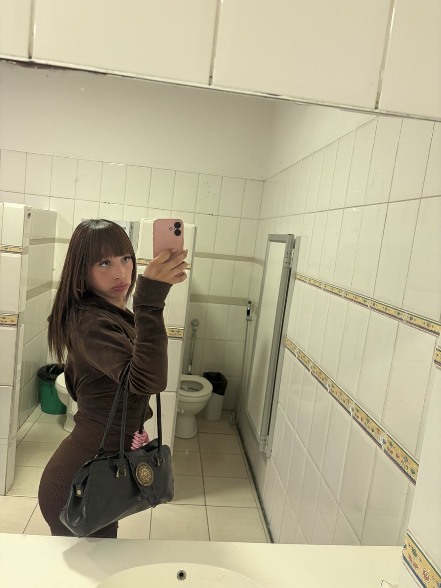 elionoritaa's tweet image. Que fea me veía lmao
#trans #flop #tranny