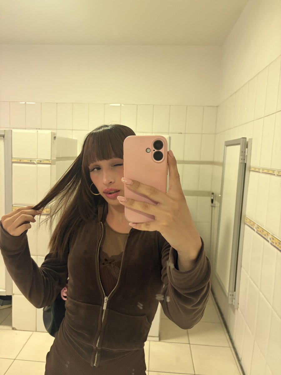 elionoritaa's tweet image. Que fea me veía lmao
#trans #flop #tranny