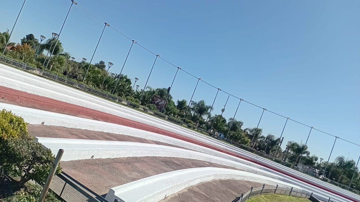 Mauriciocanosa's tweet photo. Así quedó el anfiteatro del Parque de la Unidad Nacional luego de que nuestros trabajadores lo embellecieran. 
Un lugar que cuidamos día a día para el disfrute de todos los vecinos. 
#GustavoMenéndez https://t.co/0TNyvetN0G