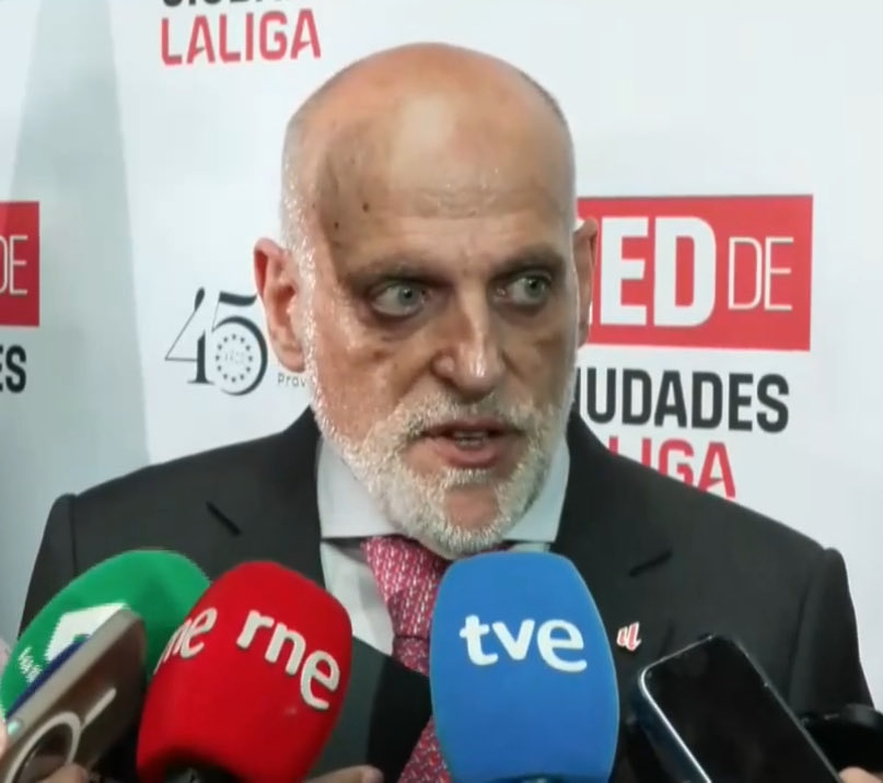 FCB World tweet media