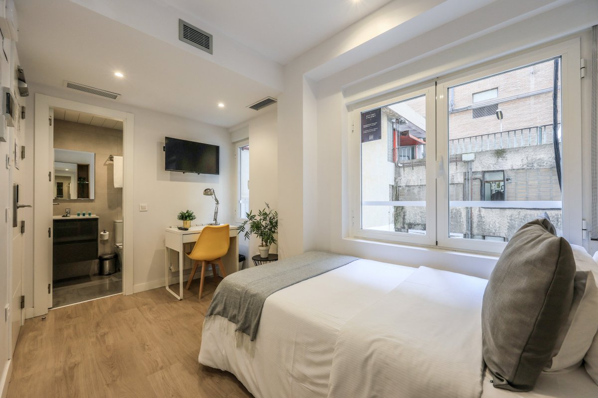 julio_bidegain's tweet photo. En 2027 te van a cerrar el piso por habitaciones.
No es opinión. 

Ya lo vi con la VUT (mismo patrón), me adelanté y roté al modelo hotelero.

Ahora lo están haciendo igual, paso a paso.
¿No te lo crees?

Te lo explico por si llego a tiempo de salvarte el activo🧵 https://t.co/Mxzus4I3L4