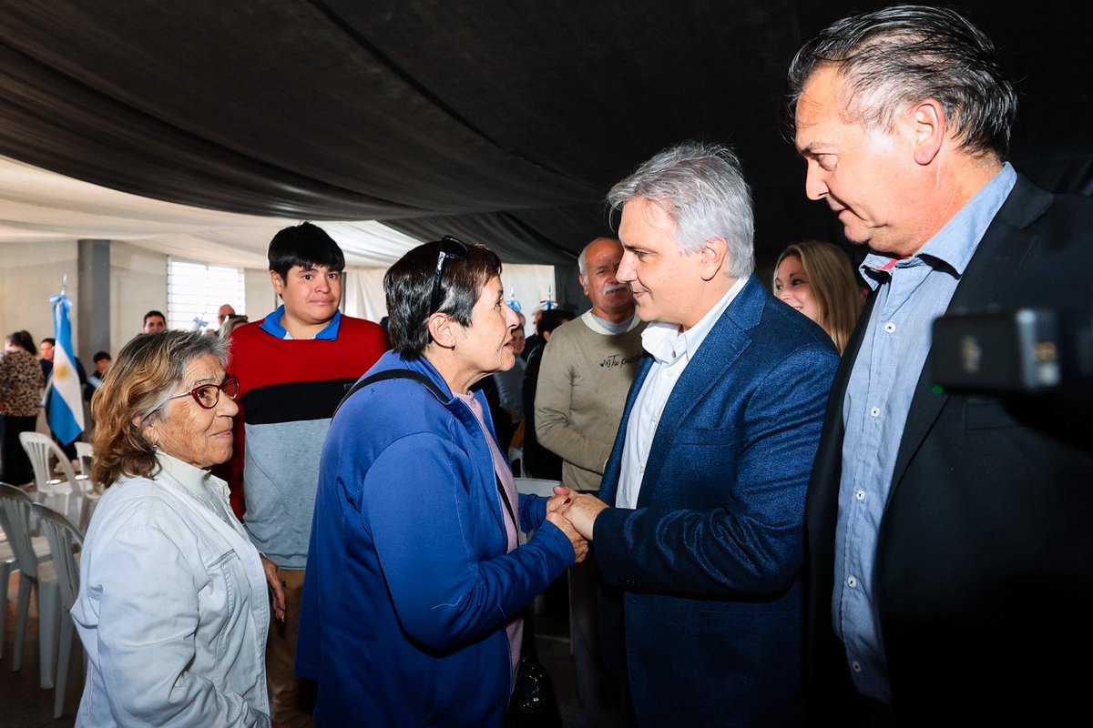 MartinLlaryora's tweet image. Recorrer el interior de #Córdoba, dialogar cara a cara con su gente, acompañar a las instituciones y trabajar junto a intendentes y jefes comunales es nuestra forma de gobernar. 

Estar presentes en cada pueblo y en cada ciudad es el camino que elegimos para transformar la