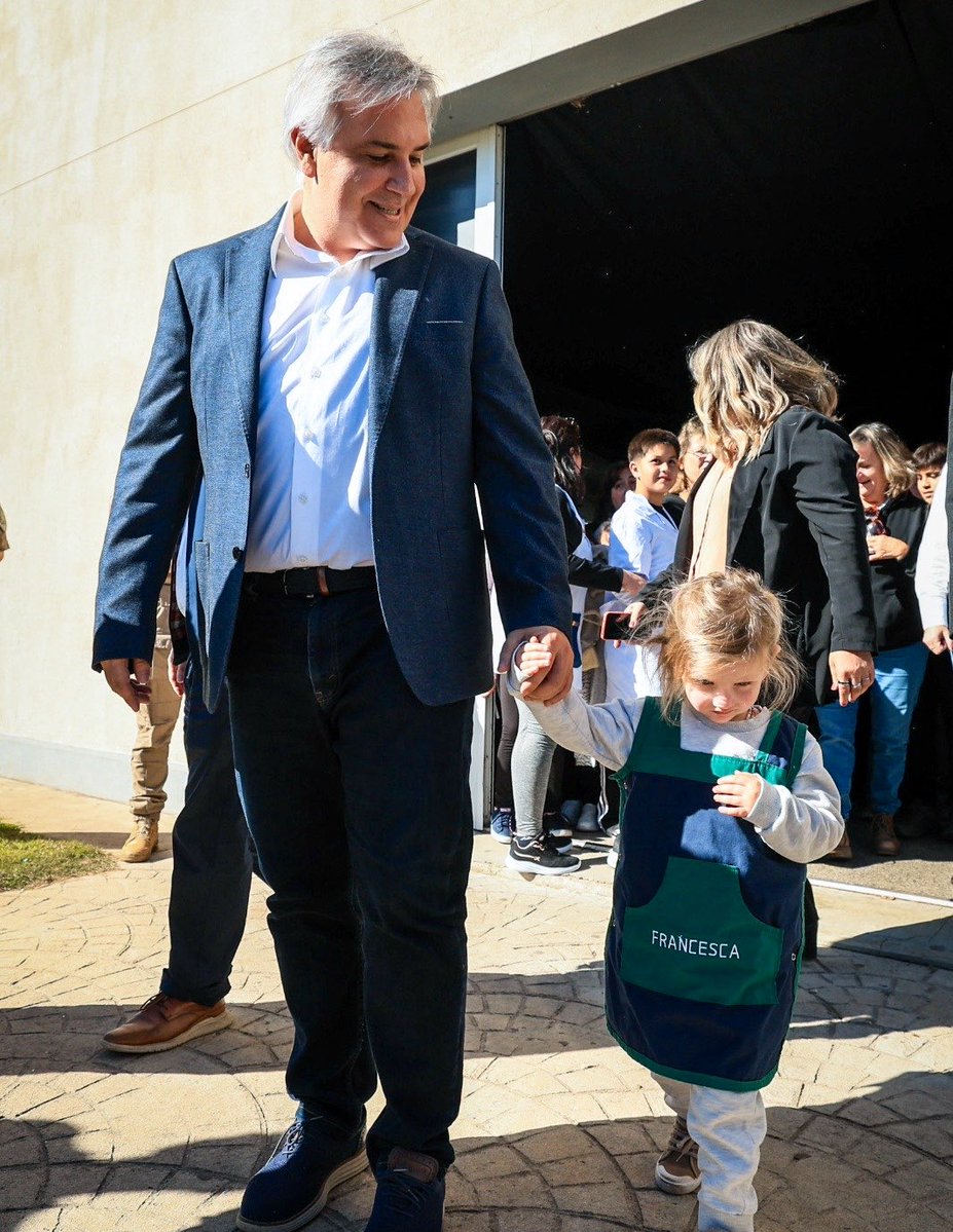 MartinLlaryora's tweet image. Recorrer el interior de #Córdoba, dialogar cara a cara con su gente, acompañar a las instituciones y trabajar junto a intendentes y jefes comunales es nuestra forma de gobernar. 

Estar presentes en cada pueblo y en cada ciudad es el camino que elegimos para transformar la
