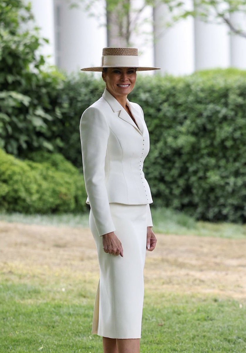 Julian Assange tweet media