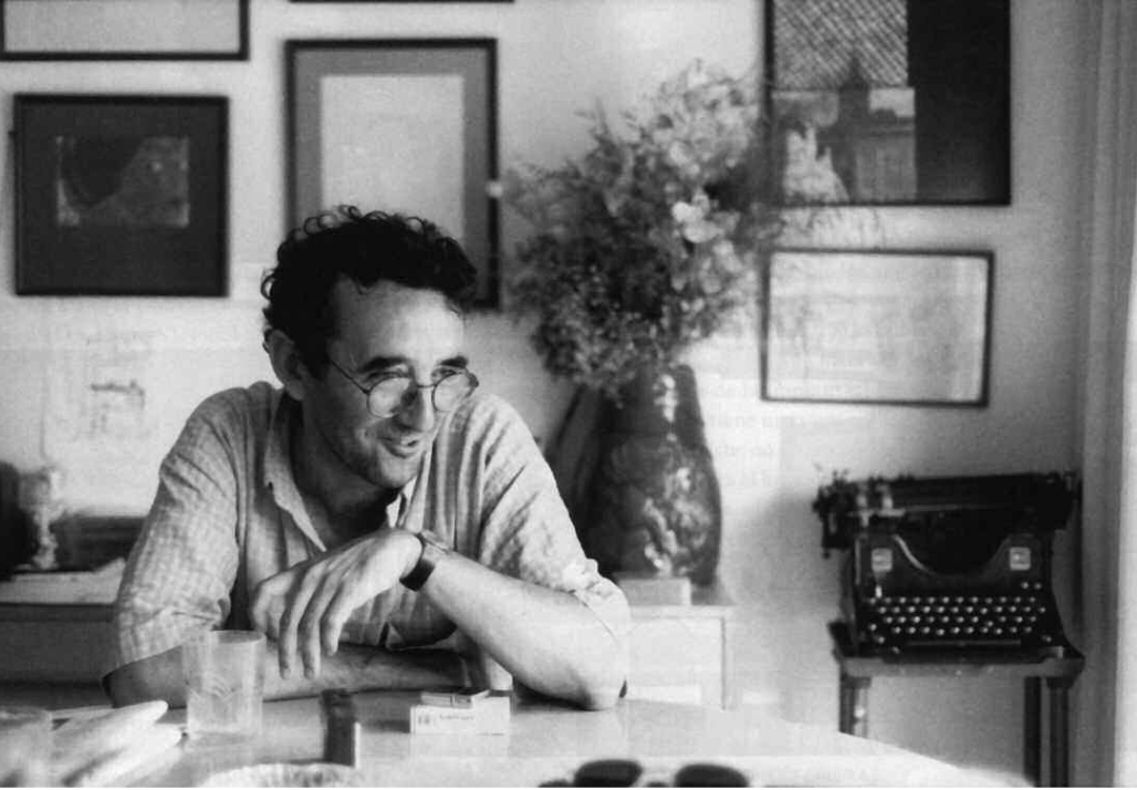 Un día como hoy, pero de 1953, nació el chileno Roberto Bolaño, que fue también mexicano y universal: "A mí lo mismo me da que digan que soy chileno, aunque algunos colegas chilenos prefieran verme mexicano..." Lee aquí el ensayo de Rafael Lemus sobre un autor que gana vigencia