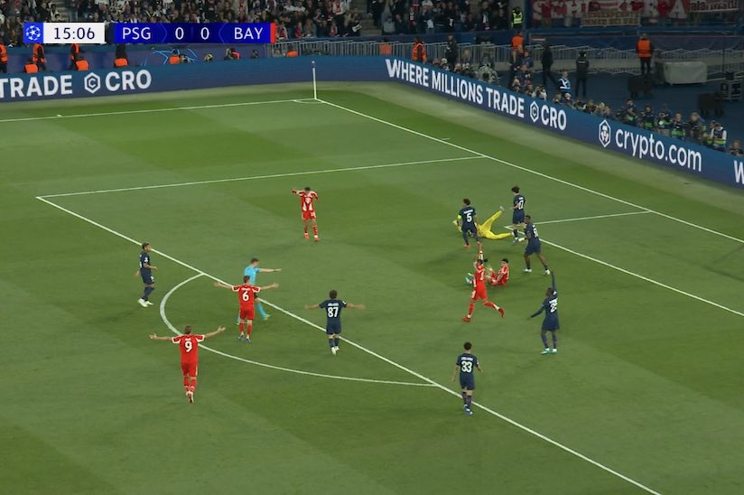 refereechecking's tweet photo. #PSGvBAY
Bayer lehine verilen penaltı kararı tamamen hatalı. Pozisyonu defalarca izledim, ortada bir müdahale bile yok. https://t.co/3PjRChJWkH