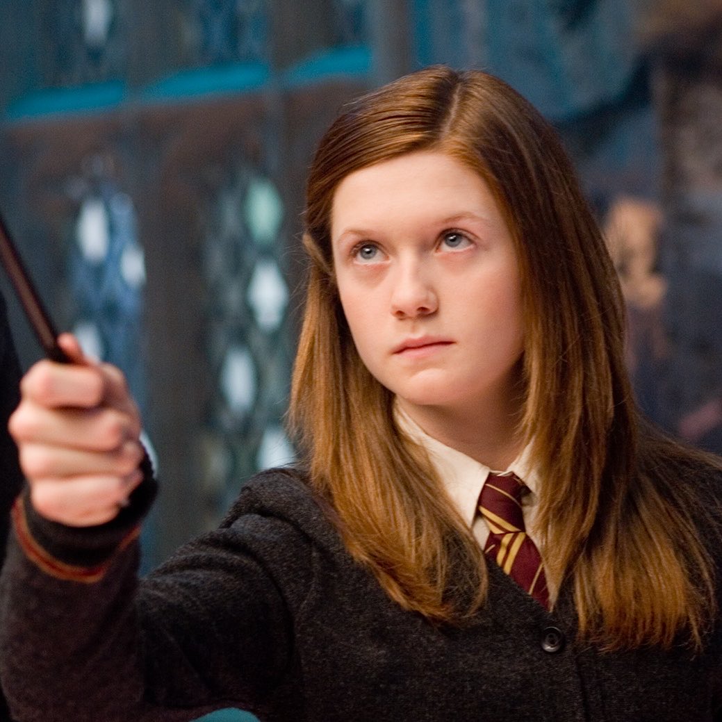 Ginny Weasley sobrevivió a ser poseída por Lord Voldemort a los 11 años, convocó un patronus a los 14, se batió a duelo con mortífagos a los 15 y participó en la batalla de Hogwarts a los 17 para que solo se la reconozca como la novia de Harry y la hermana de Ron.