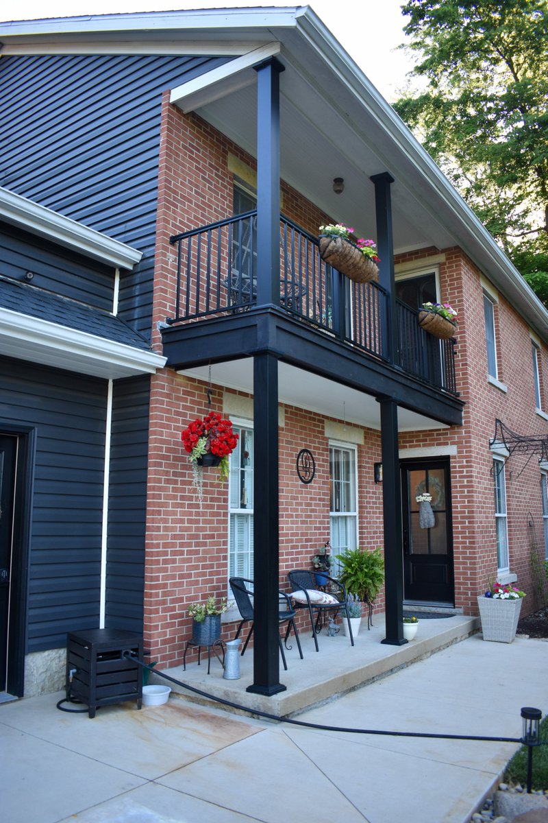 MidAmBuilding's tweet image. NOW IN STOCK AT MID-AM! Superior Aluminum Square Smooth Columns in BLACK add a sleek, durable, load-bearing touch to any project with easy snap-together design. #AluminumColumns #BuildingSupplies