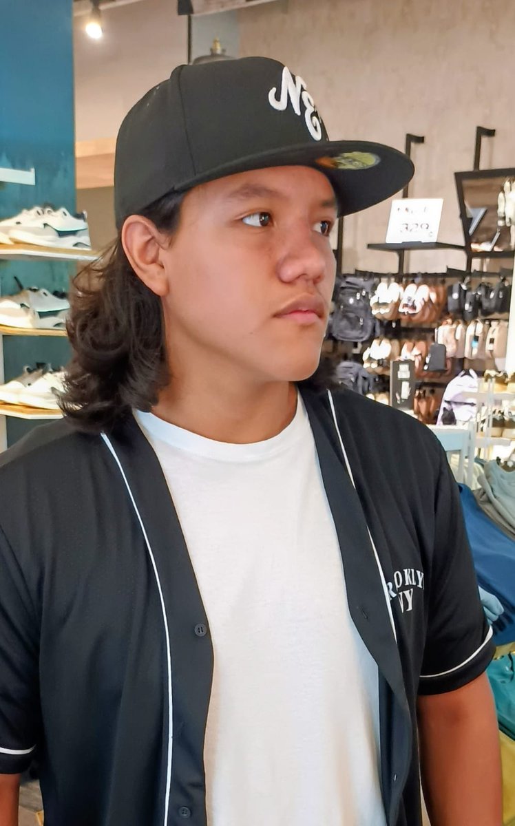 Se pide el apoyo para localizar a Marco Gael
16 años, 1.75
Tez: morena 
Cabello negro largo, cicatriz en ojo izquierdo 
Ojos cafés oscuros  
Vestía pants negro, playera verde
La última vez fue visto por Calle Chimalpopoca, y Callejón Agustín de Iturbide

Inf 5537538150