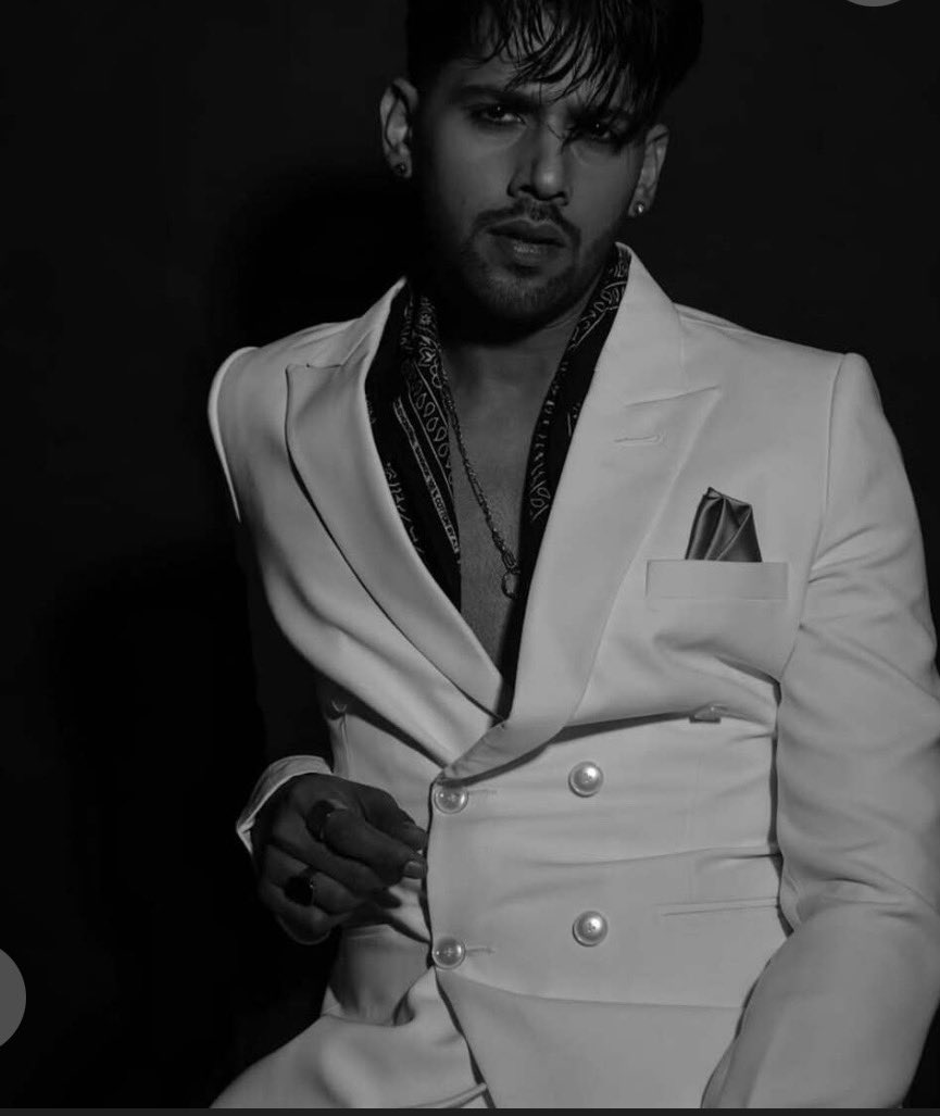 ChandniJos69366's tweet photo. baseer bhai ka fashion sense sirf acha nahi iconic hai 
har lok mein creativity confidence aur class ka perfect mix hota hai 🔥 
#baseerali #bobclassylook
@Baseer_Bob https://t.co/PvJtUPl59m