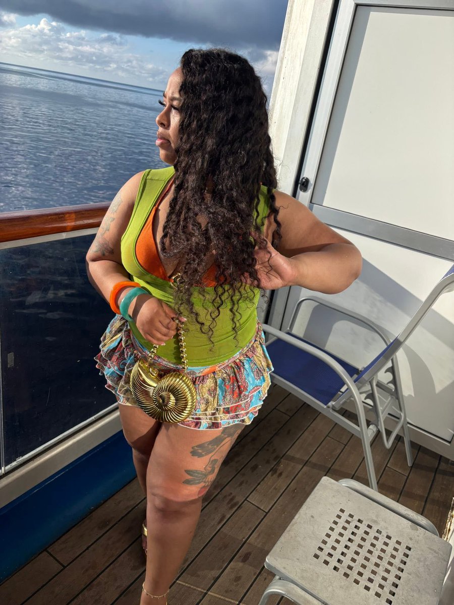OshaMfingP's tweet photo. you will neva get seasick of this view 🥵🛳️🌊🏝️
#carnivalcruise #bahamas #travel #explorepage #fypシ https://t.co/tM7FJfxHfq