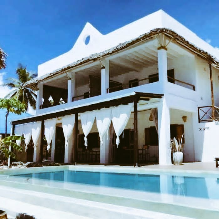TzAccommodation's tweet image. Boutique Villa for Sale in Paje, Zanzibar,Tanzania. 

Details
Located in Paje Centre,  100m from the beach.

Total area : 700 SQM LAND.

It's OWN WELL .

It’s 2 story's building.

7 en-suite Rooms.

Price 850.000 USD.

WhatsApp +255655793130.

  #investors #everyone