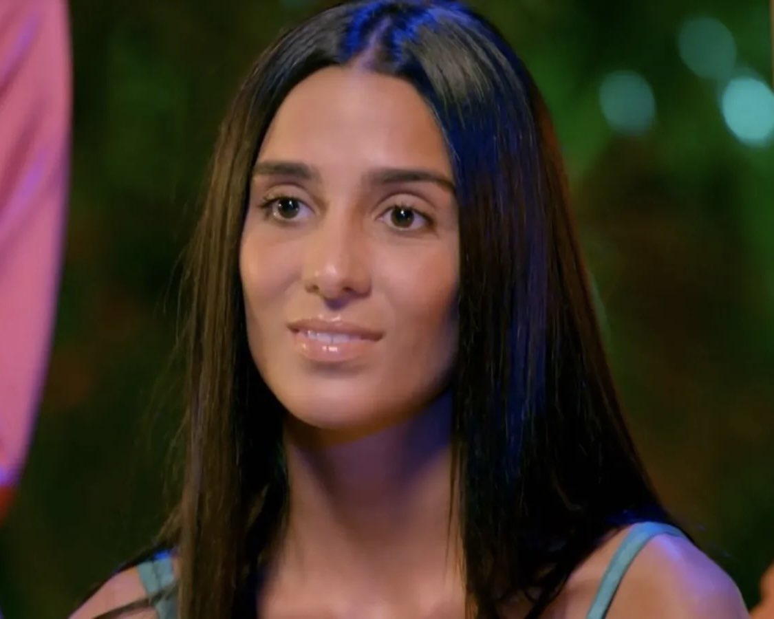Es LITERALMENTE la copia barata de Claudia Martínez pero Claudia dándonos contenido y la otra simplemente AMARGA de solo aparecer en pantalla.
#LaIslaDeLasTentaciones8