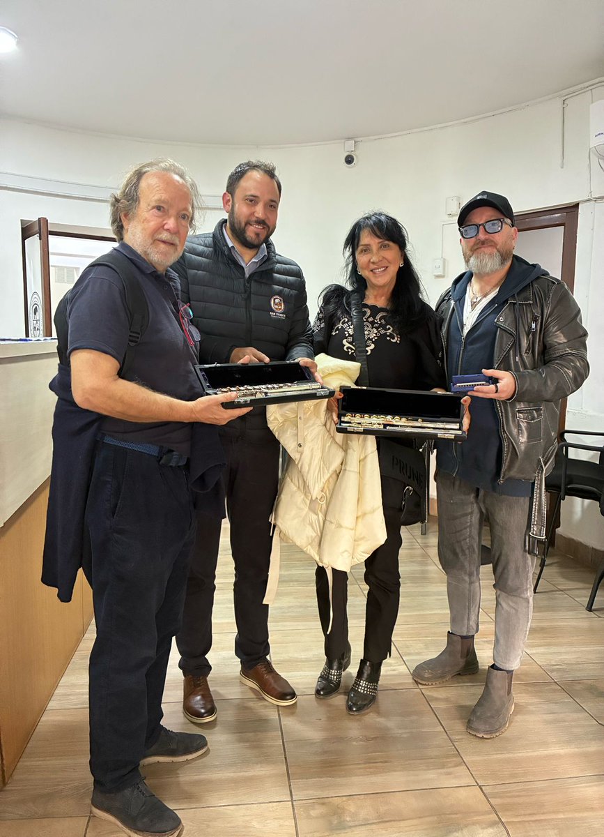 Seguimos impulsando la música y el talento local 🎶

Realizamos la entrega de 2 flautas traversas a la Escuela de Música EMUSA en San Vicente de Tagua Tagua, aportando al desarrollo artístico de niños y jóvenes de la comuna.

#SinergiaHumanitaria #SanVicenteDeTaguaTagua #EMUSA