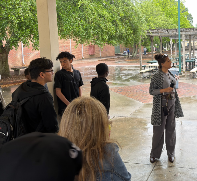ellgcs's tweet photo. Doris Henderson newcomers’ students taking a tour at @BenLSmith3  High in preparation for the next school year! https://t.co/RK4c2mWIpb