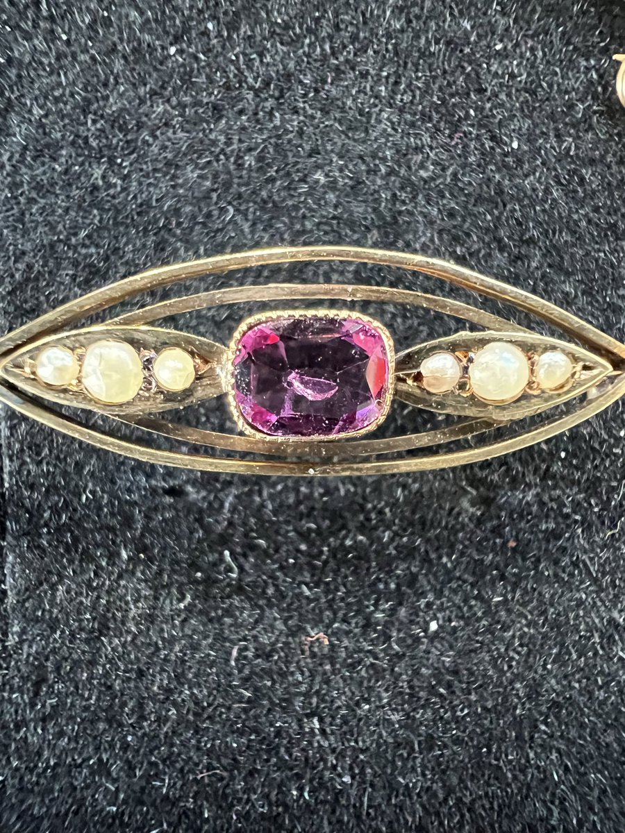 GreatArtandDes2's tweet image. Antique 9 Carat Rose Gold Garnet Seed Pearl Bar Brooch by Henry Griffith and Sons Link here to our Etsy Shop greatartanddesignco.etsy.com/listing/176279… #gift #jewellery #brooch #garnet #vintage