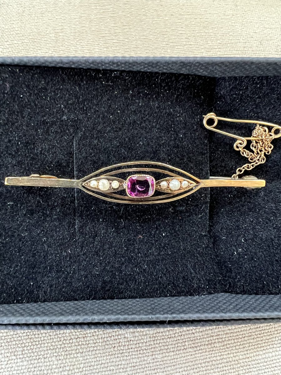 GreatArtandDes2's tweet image. Antique 9 Carat Rose Gold Garnet Seed Pearl Bar Brooch by Henry Griffith and Sons Link here to our Etsy Shop greatartanddesignco.etsy.com/listing/176279… #gift #jewellery #brooch #garnet #vintage