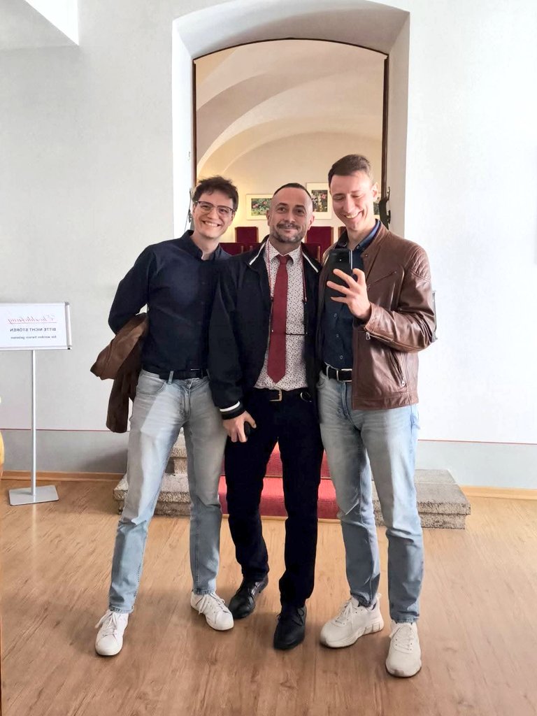 tw_witek's tweet photo. Dzisiaj był ważny dla nas dzień. Przeszło 3 lata po szczecińskim ślubie złożyliśmy dokumenty w celu zawarcia związku małżeńskiego, tym razem w Niemczech. Właściwie to po prostu u nas, na Łużycach, tylko po tej drugiej stronie Nysy. 

#loveislove #równeprawa #transkrypcja https://t.co/XOFCtAH9hn