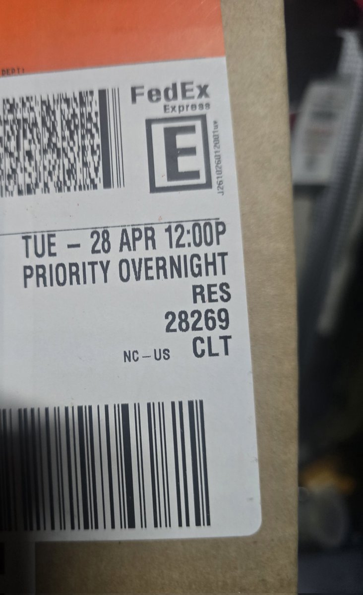 kiwikane's tweet photo. Hey @FedEx this was a priority overnight that I recieved at 4:25pm you guys need to get better clocks as it was only coming from PA not the west coast @FedExHelp https://t.co/33ZPiXazoF