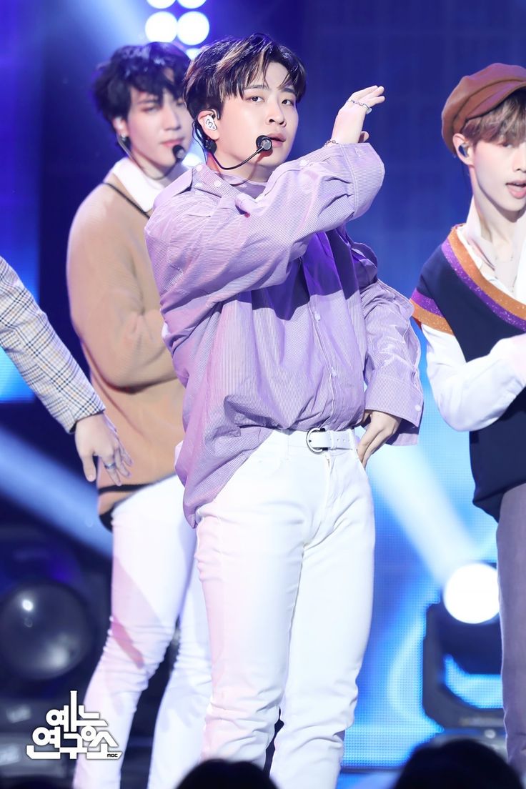 hourly youngjae tweet media