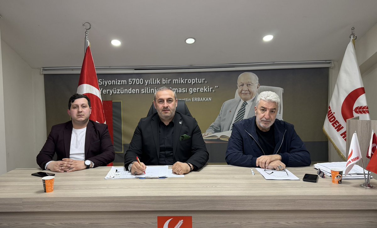 brahimYasin6's tweet photo. Haftalık yönetim kurulu toplantımızı, dava bilinci ve kardeşlik ruhu içerisinde gerçekleştirdik.
Her bir adımda sorumluluğumuzu daha derinden hissediyor, birlik ve samimiyetle yolumuza kararlılıkla devam ediyoruz.
Rabbim birliğimizi daim, gayretimizi bereketli eylesin. @Akyavuzibrahim @istyenidenrefah @erbakanfatih  #sultangazi #i̇stanbul