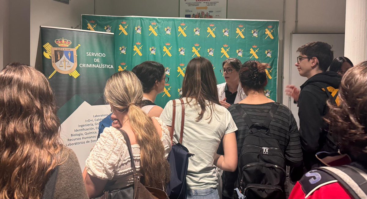 noticiassecrim's tweet photo. El Servicio de Criminalistica ha estado presente en las jornadas de empleabilidad de la Facultad de Ciencias Biologicas de la Universidad Complutense de Madrid, cantera para futuros profesionales criminalisticos 👩🏽🔬🧬
#SECRIM https://t.co/VvZ9XODEqq
