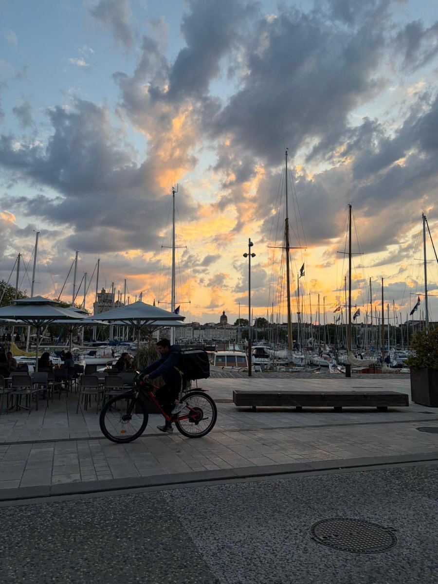 PinkTaxiRunner's tweet image. My daughter is taking better photos #larochelle