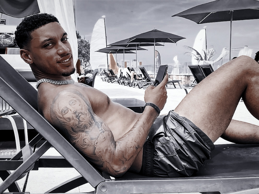 𝑶𝑴𝑨𝑹𝑰. tweet media