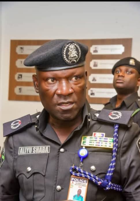 HarrisonBbi18's tweet image. ACP ALIYU SHABA is the Area Commander of Effurun Area Command, the officer incharge of Usman Nuhu and his gang that Extrajudicially killed Oghenemine. 

Watch out for a Conspiracy by some stakeholders in my State to cover up this crime. Watch out.

Till now, ONLY ONE officer is