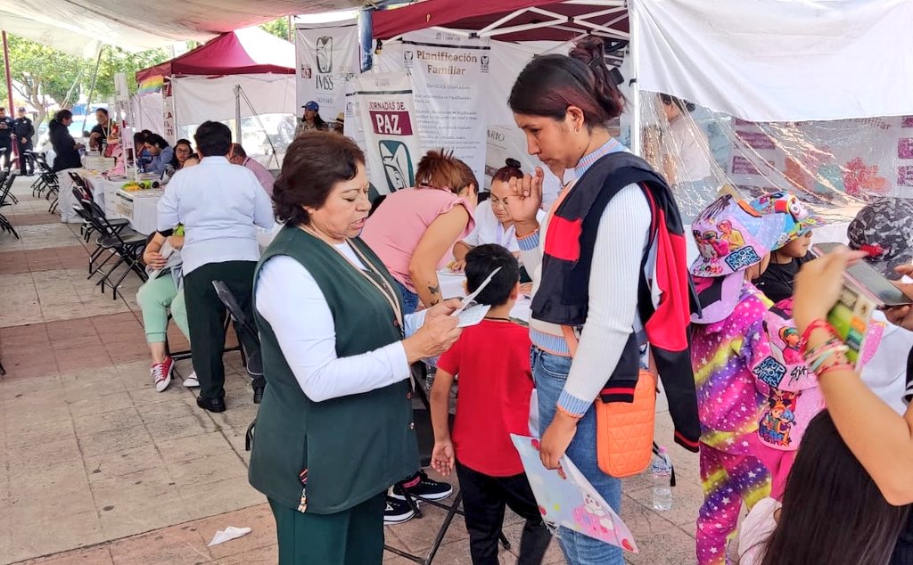 IMSSedomexote's tweet image. #IMSSEdomexOriente, te espera en las #JornadasDePaz este 29 y 30 de abril en el Parque Estrella de SARE en #Chicoloapan, estamos brindando servicios médicos y de orientación en un horário de 10 a 14 hrs.
¡No Faltes! ¡Te esperamos!