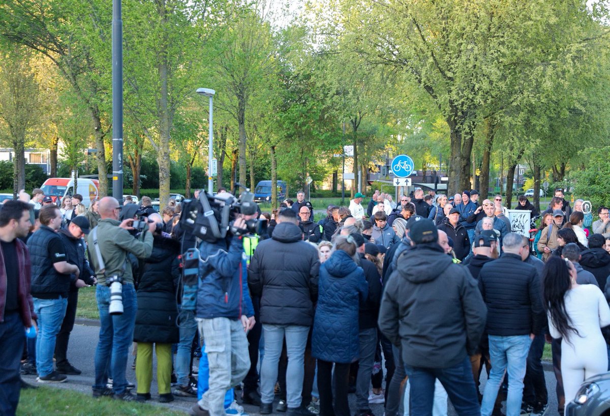 Brandweer2020's tweet image. #demonstratie tegen het azc in #Apeldoorn