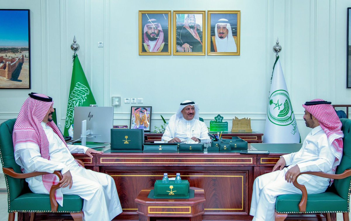 2015Bb14's tweet photo. التقى سعادة محافظ القريات الدكتور طلال بن مشل التمياط صباح هذا اليوم  رئيس مركز العيساوية الأستاذ  مقرن الدوسري ورئيس بلدية العيساوية فارس بن حمود الجباب وتم خلال اللقاء مناقشة المشاريع التي تنفذها البلدية بالعيساوية والهجر التابعة لها، وحث على متابعة إنجاز المشاريع أولاً بأول. 
وكذلك الاهتمام بالمنتزهات الموجودة التى تخدم المواطنين والمسافرين، وتقديم كل ما يخدم مصلحة المواطن ويأتي ذلك بناءً على توجيهات صاحب السمو الملكي امير منطقة الجوف حفظه الله في تقديم افضل الخدمات.