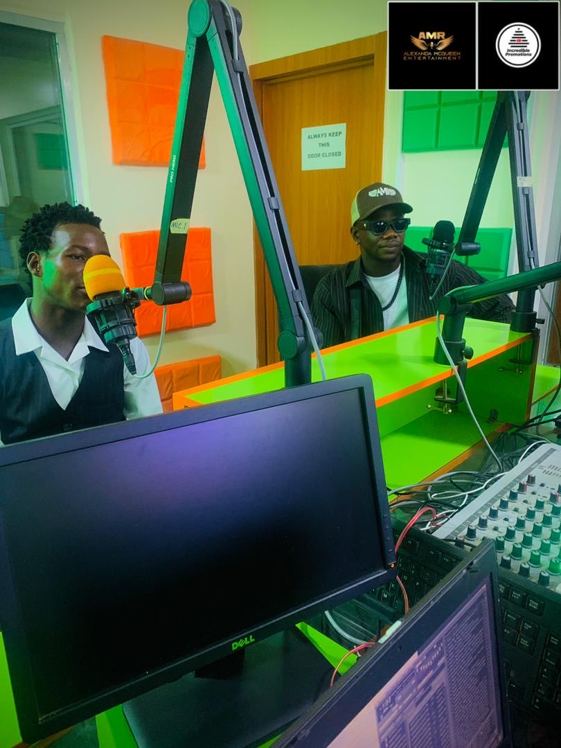 chrome_bby's tweet photo. Quick radio interview with Rhythm FM before the official media tour.🎙️ https://t.co/VVnk25WdTx