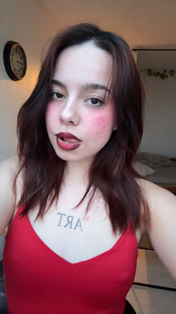 m_serena01's tweet photo. Aller les salopes au pieds #moneyslave #moneymiss #soumis #paypig #findom https://t.co/PTCGotmu9J