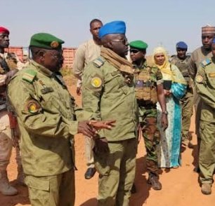 AzizHassoumi's tweet image. 🛑#Niger🇳🇪: selon le ministre du transport et de l'aviation civile, le colonel major, abdourahman Amadou "le Niger produira du kérosène dans les mois a venir"