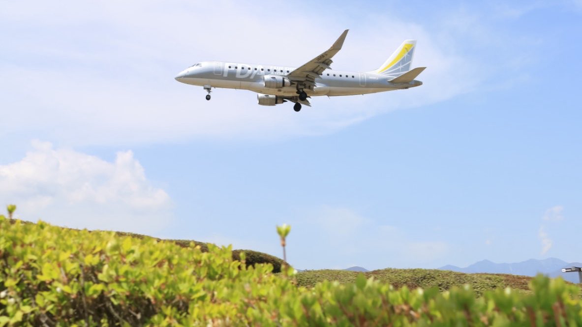 kanayu51's tweet image. おはようございます☀

4月29日・水曜日✨昭和の日㊗️
今日からGWｽﾀｰﾄの方もいるのかな？
大型連休中は道路も駐車場も混雑しそう…
余裕を持って出かけましょ🎵
みなさま 今日も良い一日を🤗

＊＊花咲く春の松本空港✈️☘️🌷🌸＊＊

#フジドリームエアラインズ
#FDA