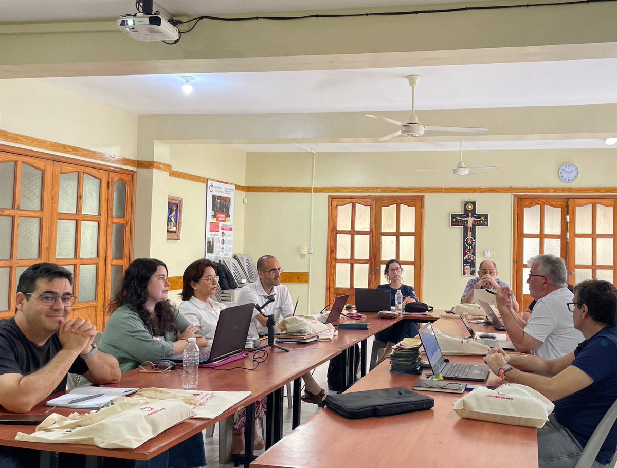 educar_net's tweet photo. Nuestro equipo coordinador internacional de la Red EDUCAR se encuentra en Santo Domingo, República Dominicana.

Descubre los pasos de evaluación y propuestas que va desarrollando en nuestra página web: https://t.co/0gn5W4by4m https://t.co/9ALWD78W2J