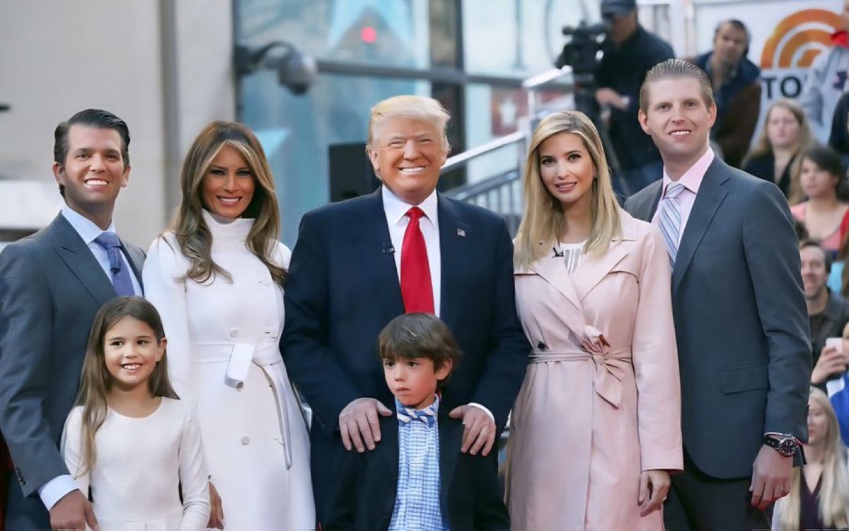 MELANIA TRUMP RV Q🇺🇸 tweet media