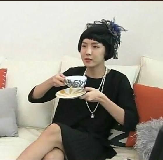 렌나 🍜 won’t GO see BTS 😭 tweet media