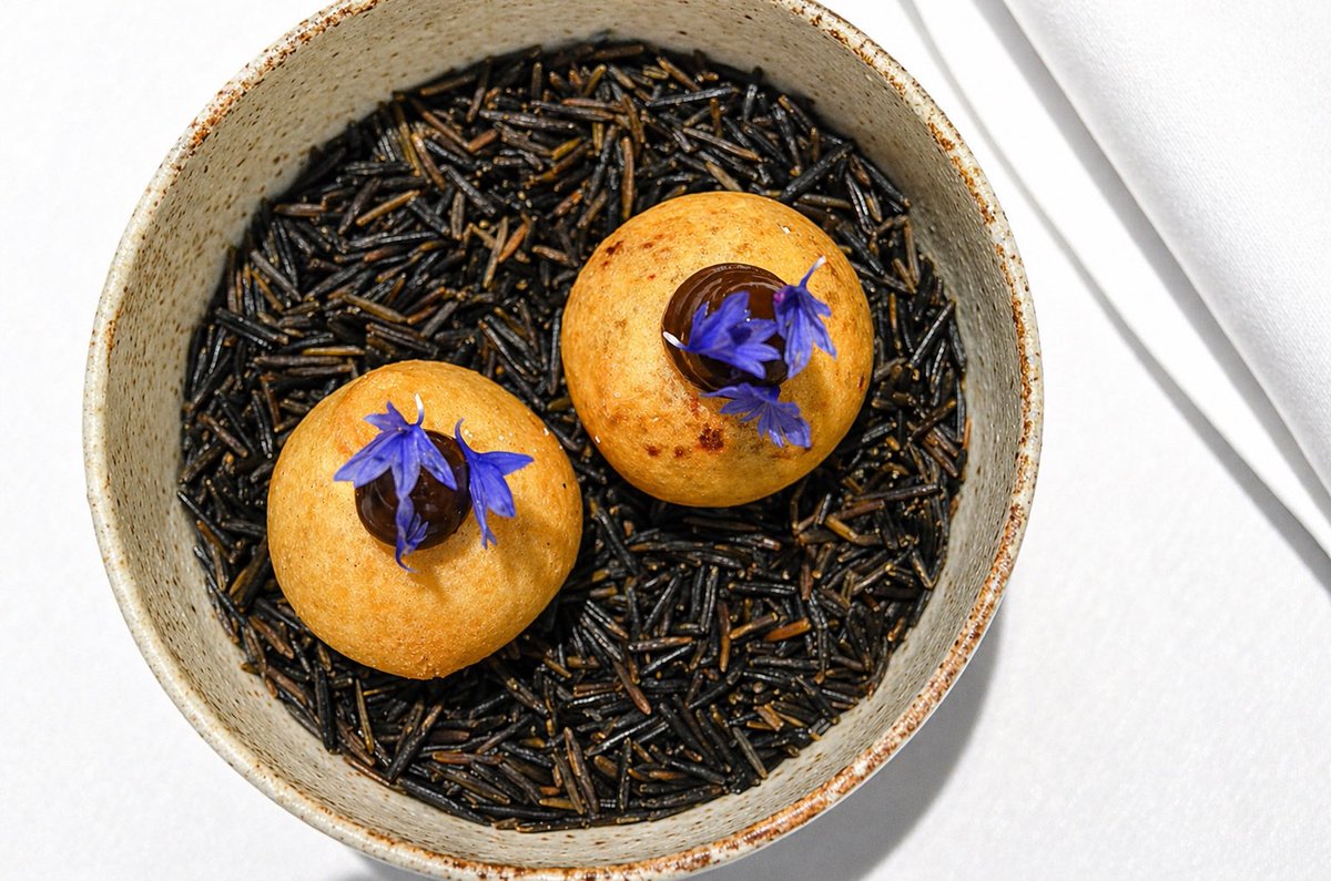 CotswoldsGent's tweet photo. An incredible lunch at the Michelin starred Lumiere in Cheltenham last weekend.

You can read our review here - https://t.co/mCJyA6T9Pq https://t.co/lfH9CThNH4