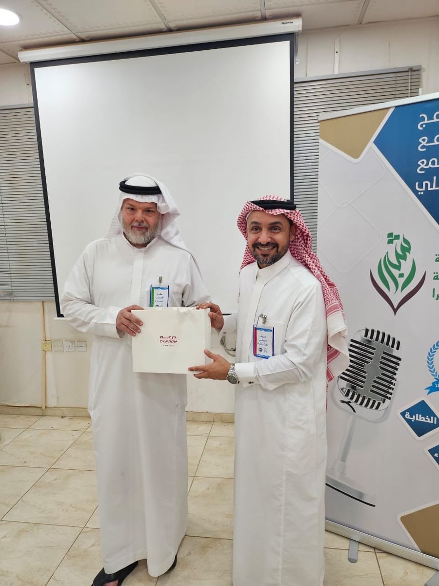 AlrowadTMS's tweet photo. ضمن برنامج الشراكة بين نادي الرواد و #جمعية_التنمية_الاهلية_بشبرا

أقيم اللقاء رقم 372🎖️
من لقـاءات #نادي_الرواد_للإلقاء_والقيادة
بتاريخ 2026/4/28

جرى خلال اللقاء تكريم سكرتير النادي ت.م عبدالله نيازي، تقديرا لجهوده وإسهاماته مع تمنياتنا له بالتوفيق في مسيرته القادمة

شكرا لكم⭐️ https://t.co/2SV0KOU2mo