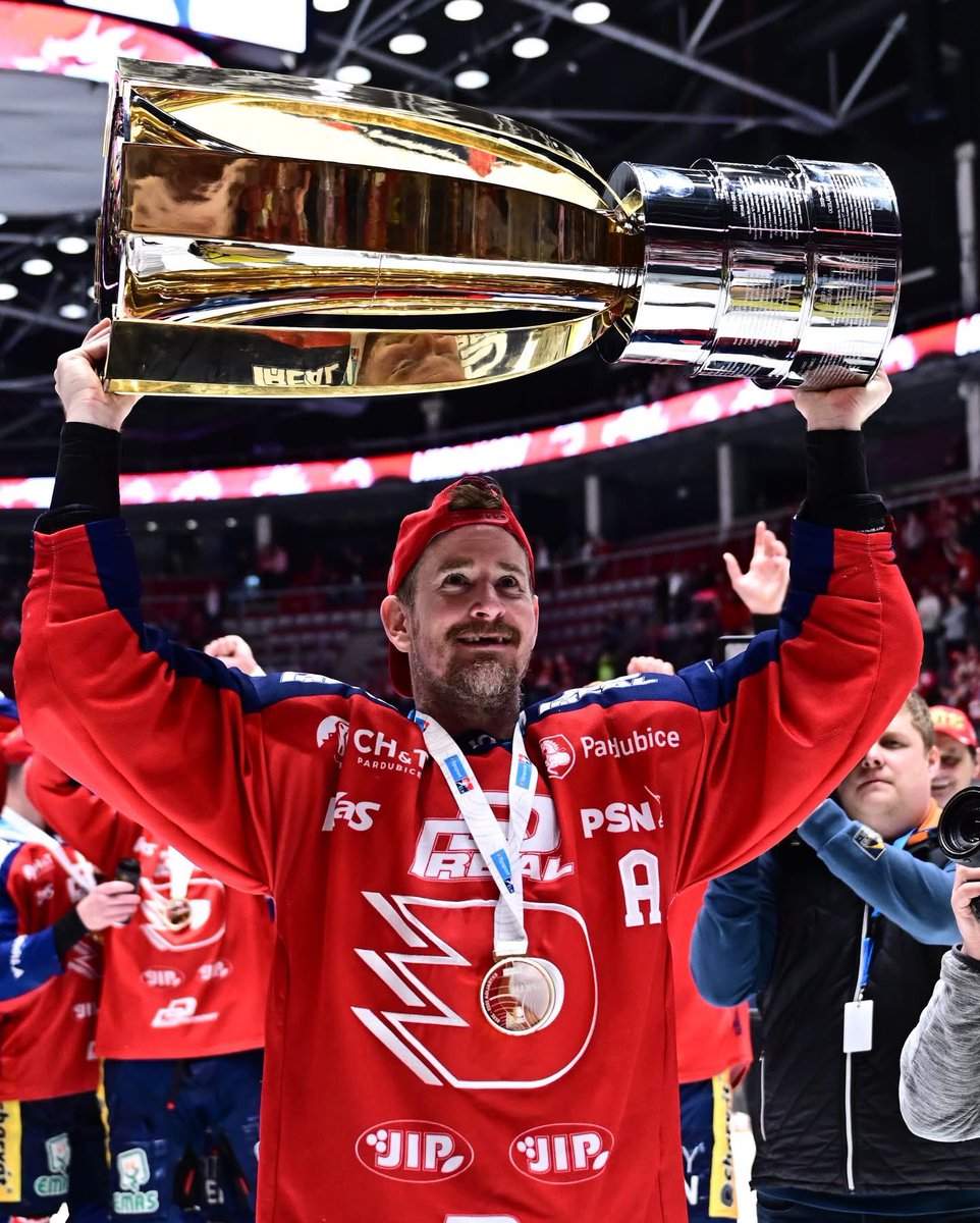Jirkins_T's tweet photo. Tohle je pro tebe, tam nahoru! #JV84 🩷 https://t.co/ndKLNEZAyf
