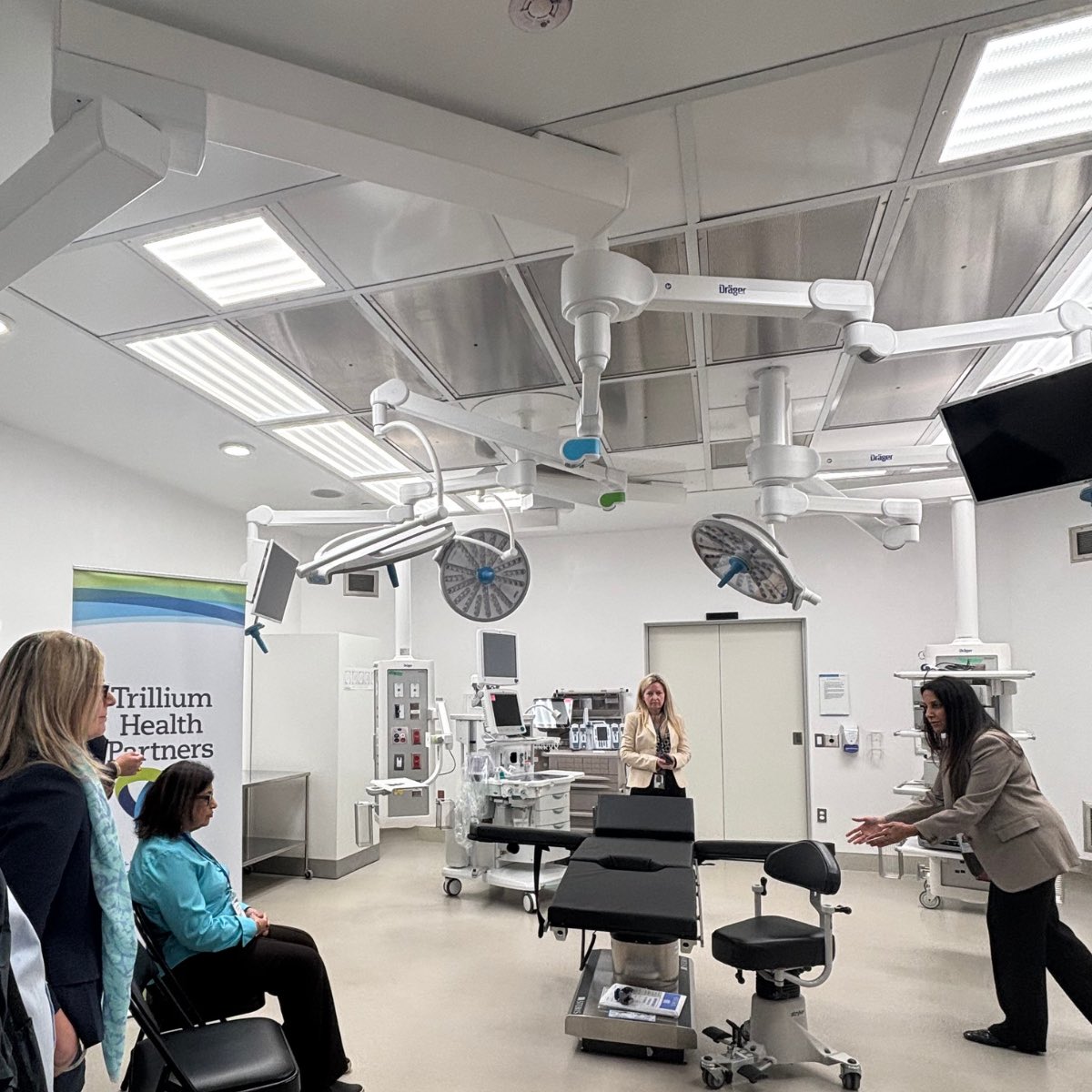 THP_hospital's tweet photo. Today, we toured the Trillium HealthWorks Experience Centre with Councillor @Chris_Fonseca3 , Ward 3 residents and @MIAGCENTRE to see the future of health care at The Peter Gilgan Mississauga Hospital and the Shah Family Hospital for Women and Children.
 
A key focus of the visit was the future Women’s & Children’s rooms—thoughtfully designed to support comfort, dignity, and a better experience for patients.
 
Thank you for your continued support as we build a new kind of health care for a healthier community.