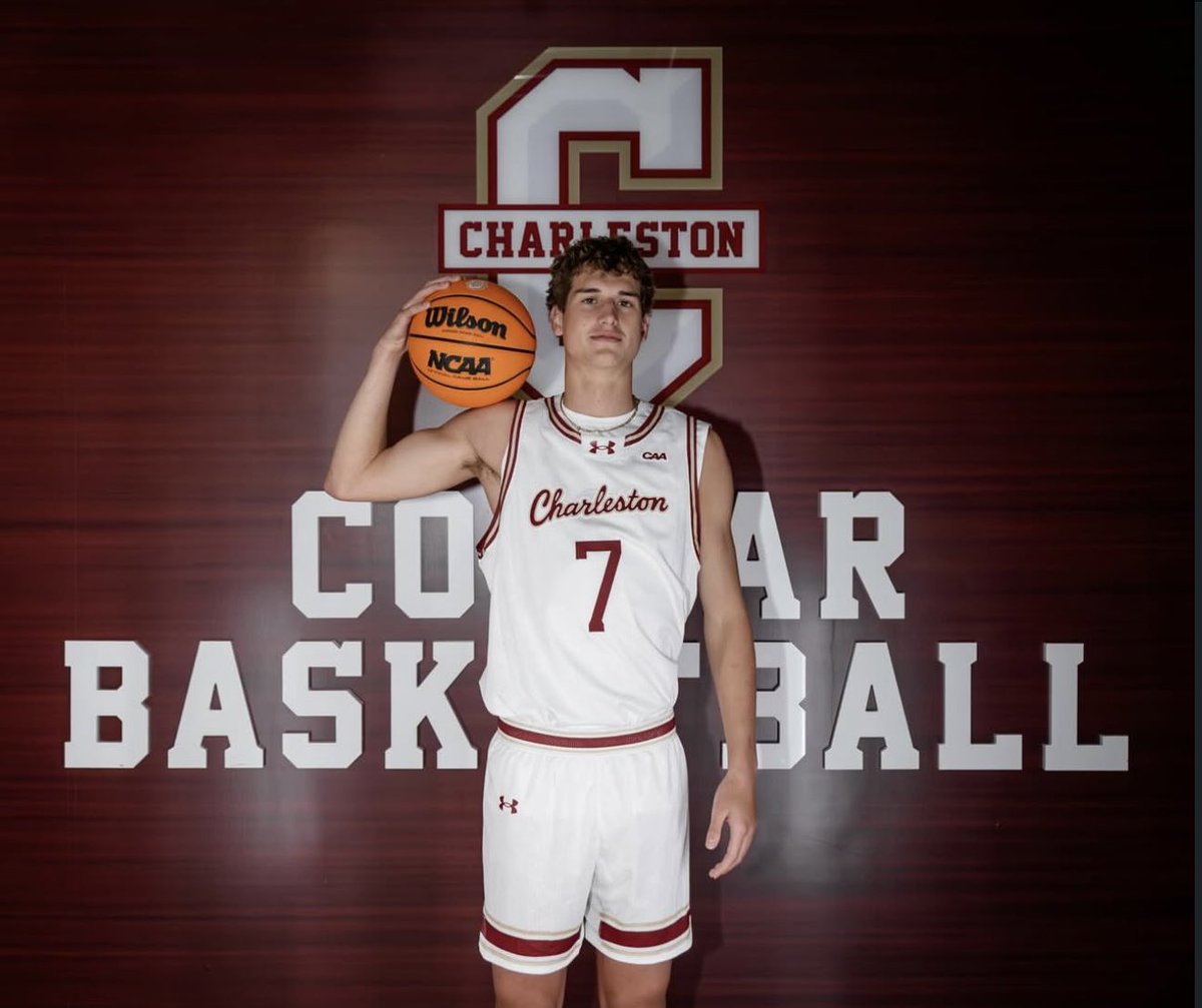 portal_updates's tweet photo. Northwestern transfer Max Green has committed to Charleston. 

The 6’6” sophomore guard appeared in 23 games, averaging 4.3 points, 1.8 rebounds, and 1.0 assist per game. 

Green previously played at Holy Cross during the 2024-25 season where he was named Patriot League Rookie of The Year. Averaged 14.9 points, 5.6 rebounds, and 3.5 assists in 31 games with the Crusaders.