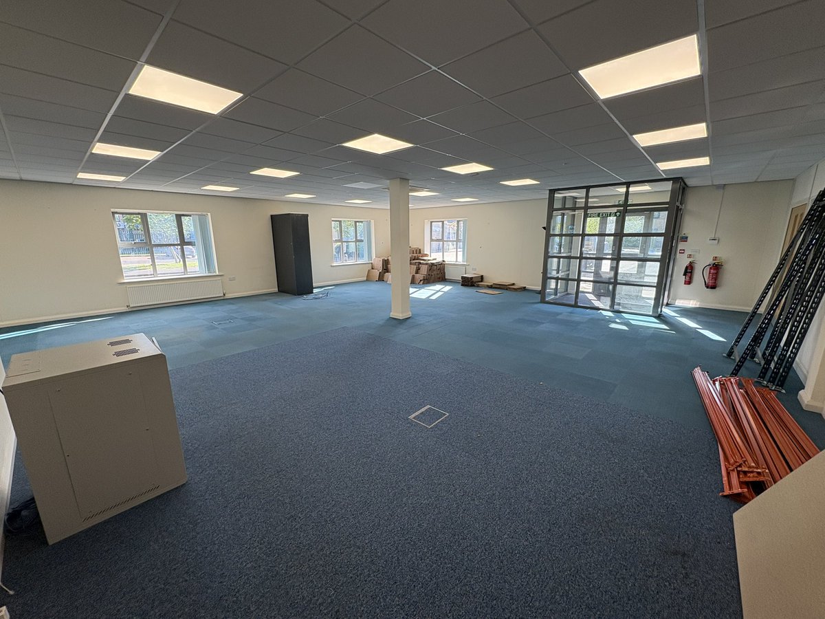 touch_telecom's tweet image. 🚧 WORK HAS STARTED! 🚧

Work started Monday on our brand-new office &amp;amp; warehouse unit and we’re already moving at full speed 💨

Plenty more to come—keep your eyes peeled 👀

#TouchTelecom #NewOffice #Expansion #Telecoms #BehindTheScenes