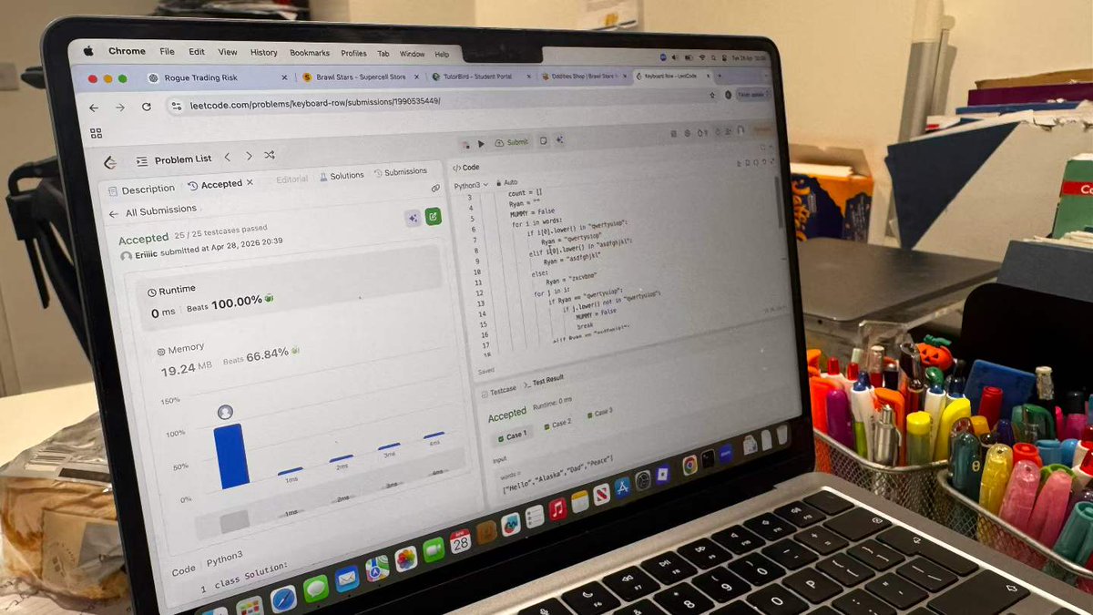 doctorzlai's tweet image. Day 443 - Leetcoding with Kids - 500.Keyboard Row
带娃刷题第443天 可以用一行键盘打出的单词

#leetcode #tutorial #daily #learning #python #programming #力扣 #编程 #计算机 #学习