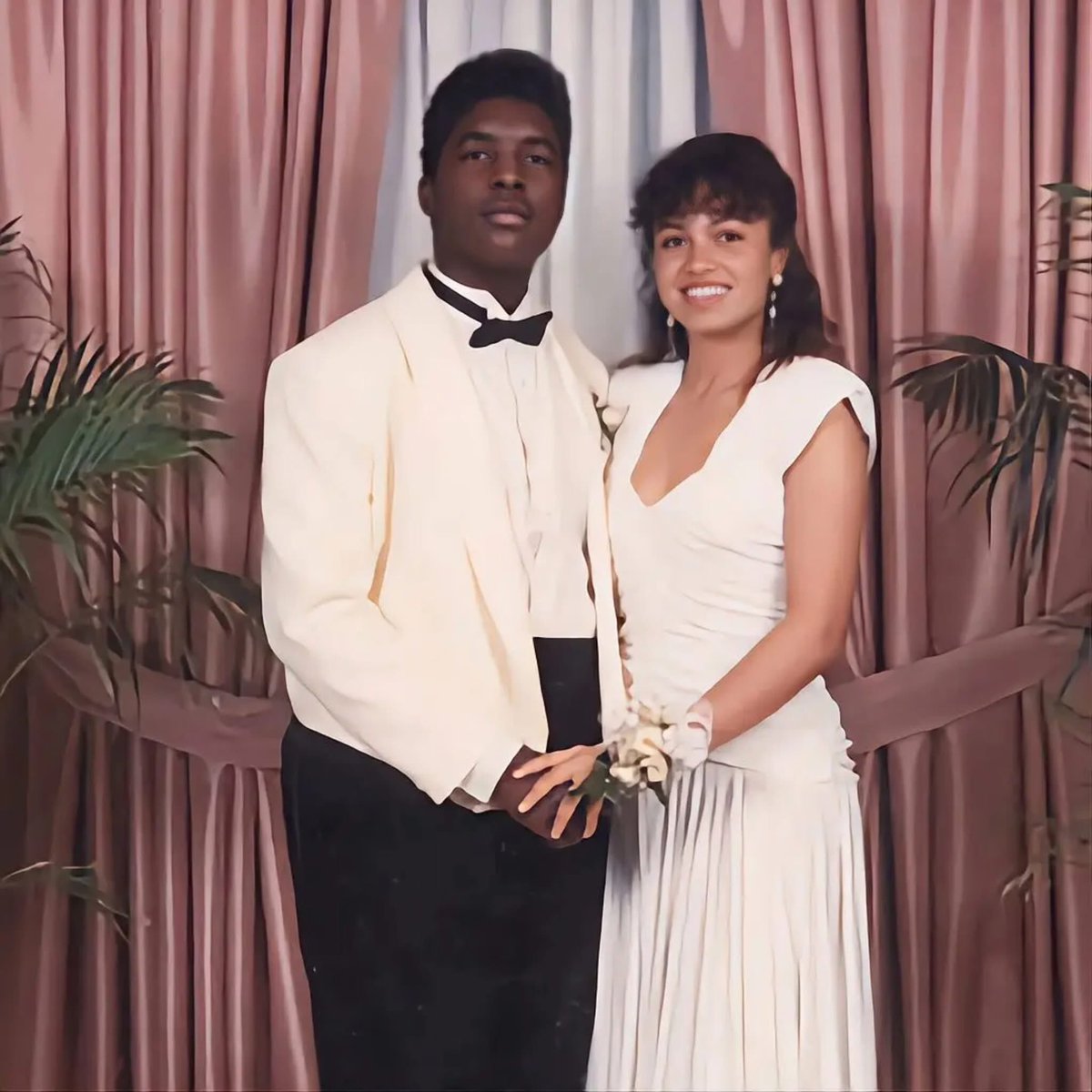 Philly, 1989. Questlove &amp; Amel Larrieux at prom. The day before his senior prom, his date couldn't make it. So he called Amel, who was an underclassman, in a frenzy &amp; asked if she would go with him. They were really tight friends. 🤎⁣⁣⁣
⁣⁣⁣
Her mom took her to the store &amp;